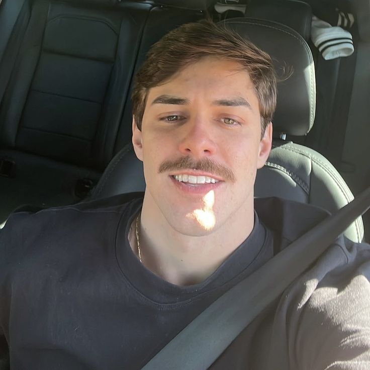 Chris, 29